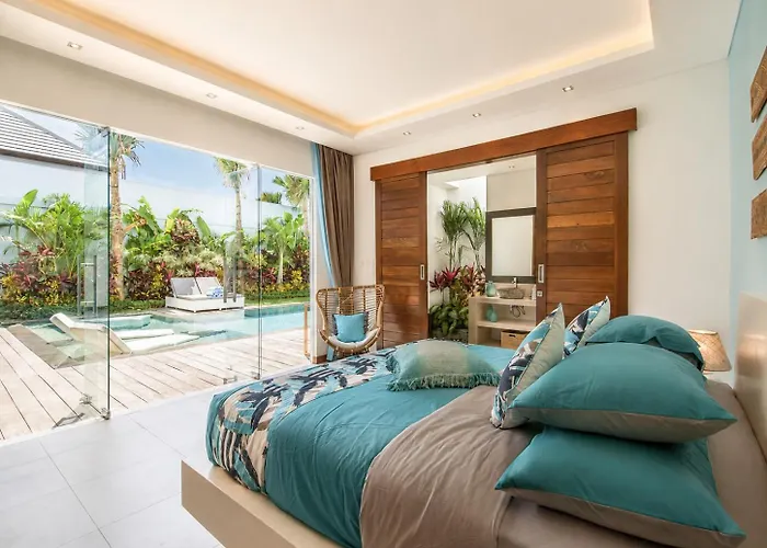 Villa 5BR Designer Villa, Walk to Beach, Luxury Leisure *