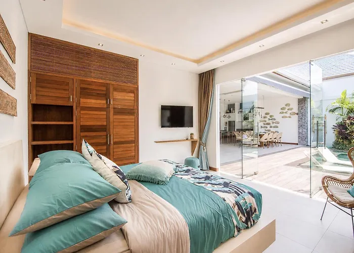 5BR Designer Villa, Walk to Beach, Luxury Leisure Villa