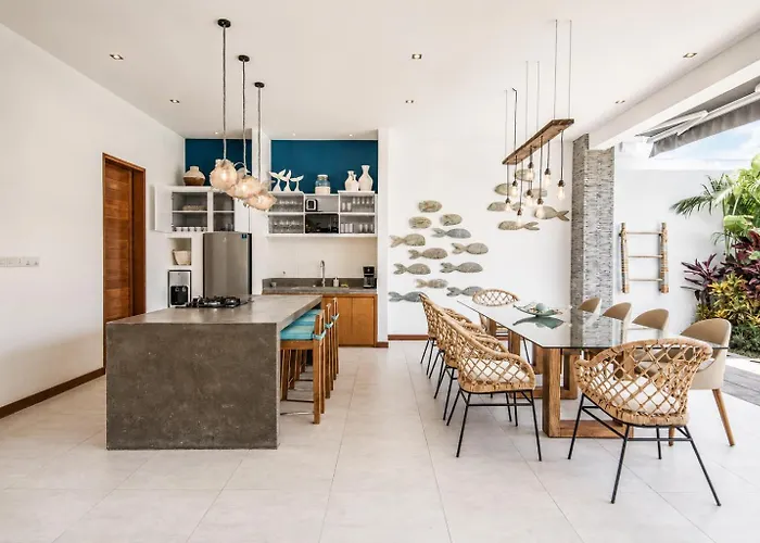 5BR Designer Villa, Walk to Beach, Luxury Leisure Seminyak