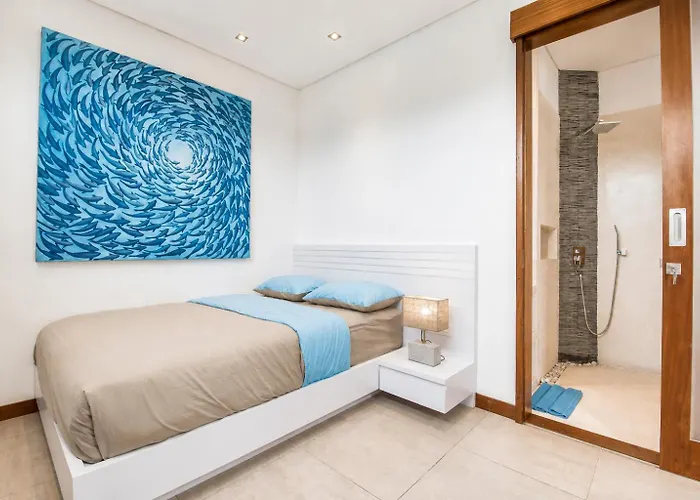 Walk To The Beach From Luxury Designer Villa 塞米亚克