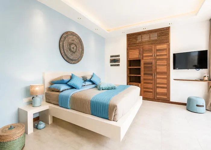 Walk To The From Luxury Designer Villa *