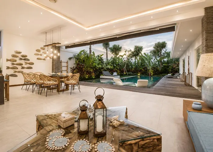 Villa 5BR Designer Villa, Walk to Beach, Luxury Leisure Seminyak