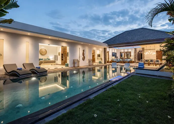 5BR Designer Villa, Walk to Beach, Luxury Leisure Seminyak