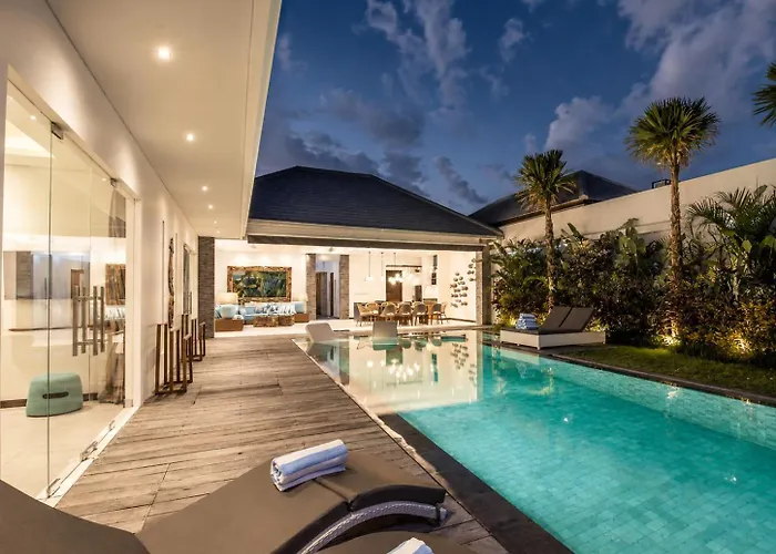 Walk To The From Luxury Designer Villa *