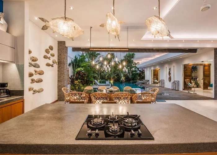 Villa 5BR Designer Villa, Walk to Beach, Luxury Leisure Seminyak