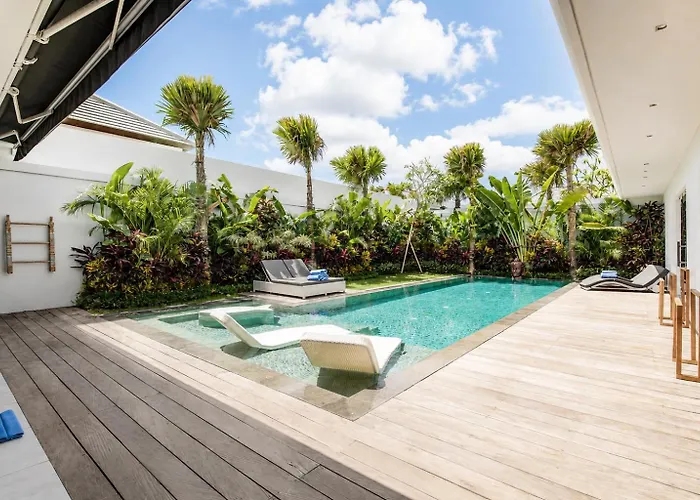 5BR Designer Villa, Walk to Beach, Luxury Leisure Villa *