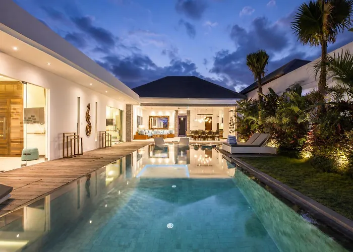 Walk To The Beach From Luxury Designer Villa 别墅 塞米亚克